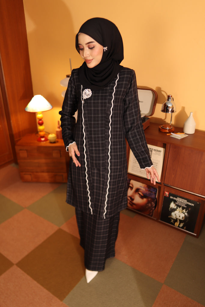 BLACK - KEBAYA LABUH  "TULUS" ADULT